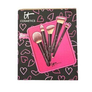 IT Cosmetics Heavenly Luxe skin loving brush set with case.‎ New in Box